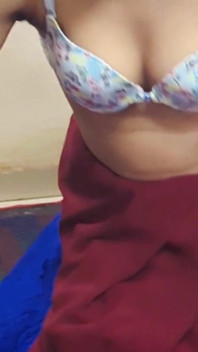 Bini desi India yang cantik dikongkek pepek ketat dalam saree