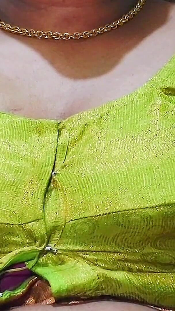Desi Mohini: Indian Hot Wife Bedroom Came Out Mouth with Boyfriend