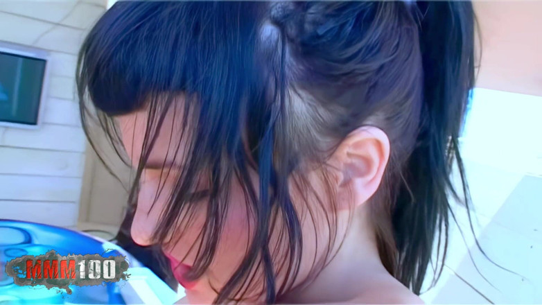 MMM100: Jakuzide pembe dildoyla oynayan 2 ateşli lezbiyen porno yıldızı