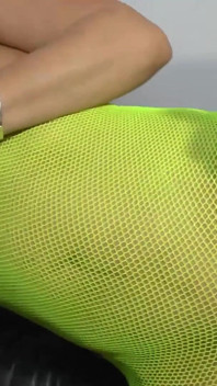 Máy bay bà già Sexy Susi chơi tay ba cuckold