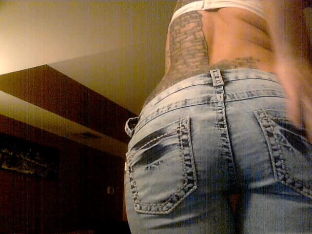 Goddess Vivian Leigh: Adorate la mia cagna in jeans