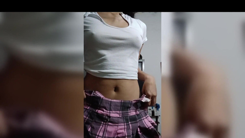 HomemadeTeenhot18: Teens18+ Menghantar Video Teteknya Kepada Gurunya Supaya Dia Boleh LulusNya...