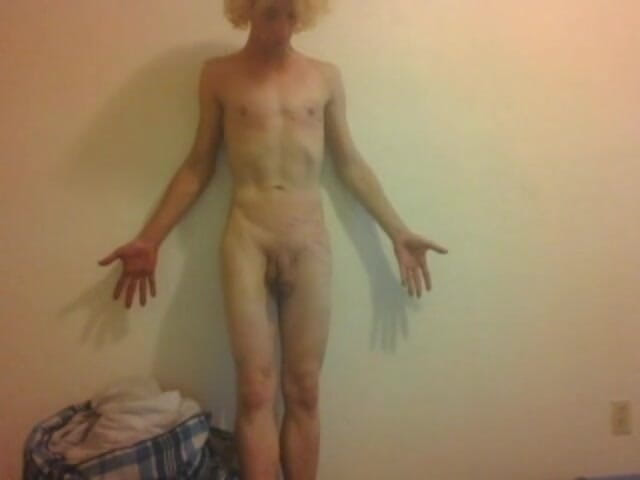 LilTaste: BDSM naga transgirl po chłosta 40+ razy na tyłek i pachwina...