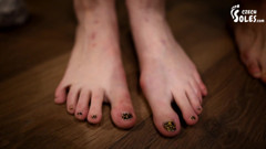 Czech Soles - foot fetish content: 二人の女の子の足の崇拝