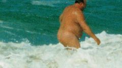 Opas Lust: Grandpa is wanking outdoor in his car