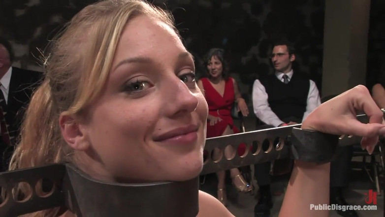 Public Disgrace by Kink: Une amatrice locale essaye le BDSM pour la première fois...