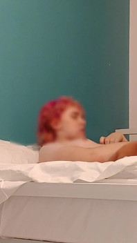 Zdradza mojego chłopaka z London Twink - pink Alfie