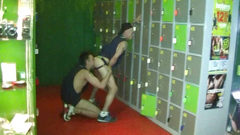 CREAMPIE SESSION IN JOCKSTRAP: Jordan knullade barbacka i jock strpa av Yago