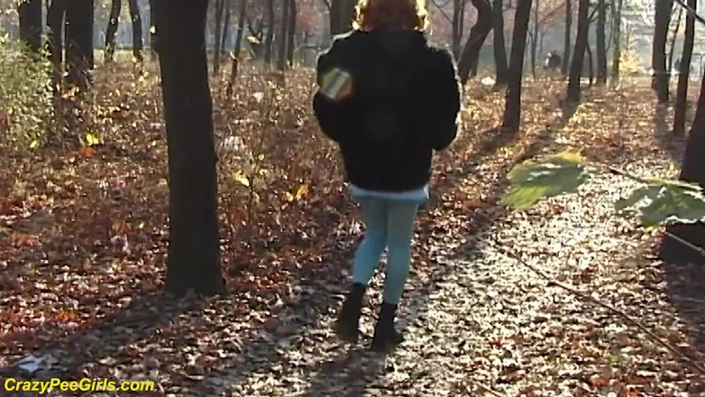 Crazy pee girls: ฉี่กลางแจ้งในป่า
