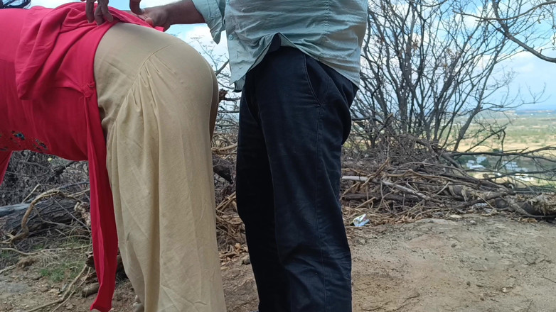 Pushpa studio: विवाहित महिलाओं के साथ आउटडोर