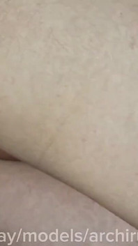 쪼이는 엉덩이에 자지를 순종적으로 따먹어 처음으로 오르가즘을 느끼는 인턴!