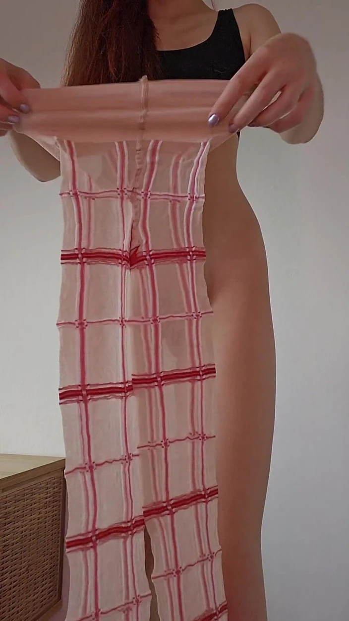 petitesubkitten: Nylon Legging Try-on