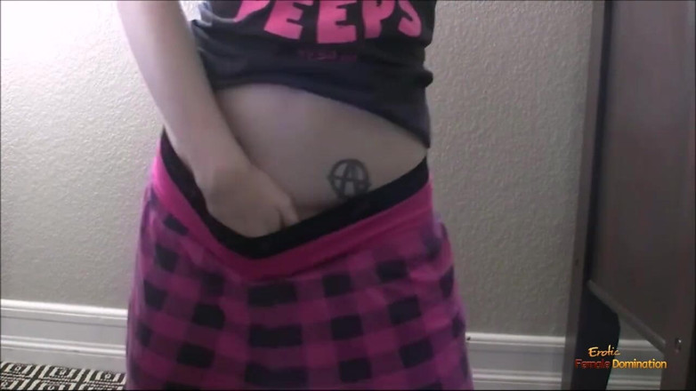 Erotic Female Domination: Zkoumání těsné vyholené kundičky s jejími dlouhými prsty