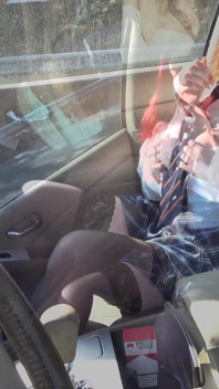 Ragazza teenager che squirta dai bout buchi nella mia auto