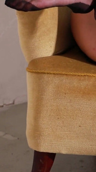 Suave Tease en la Silla - Pura Elegancia