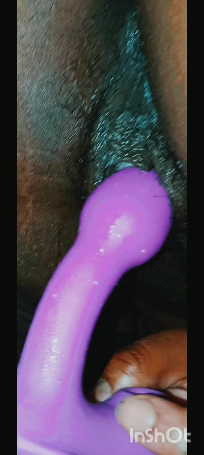 Lola Tha Pink Bunny: Lola gör hennes fitta krämig!!