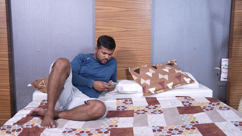 harry1: Indian Yoga Teacher Gives His Students a Special Treat with...