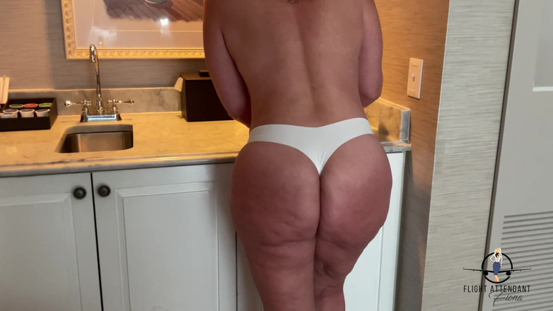 Flight Attendant Fiona: Просыпаюсь рядом со мной