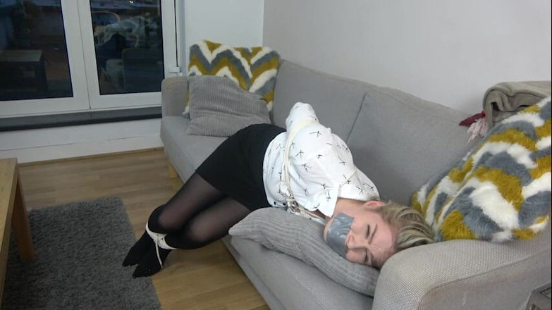 Latina Fetish: Lottie lalay in: sekretaris seksi masih butuh pelatihan! (480p)( sd )