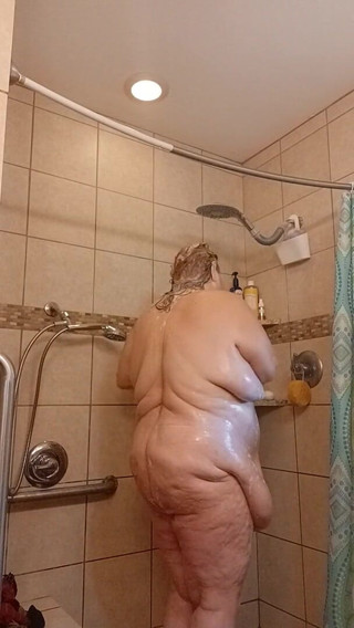 BBW nurse Vicki adventures with friends: Toda enfermeira suada Vicki precisa de banho