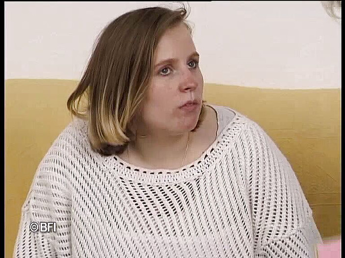 No depth limit for her pussy and ass: Obří kunda s obřími hračkami