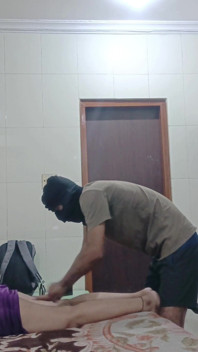 Didi foi levada para o hotel e recebeu uma massagem, então ela olhou para o corpo quente.