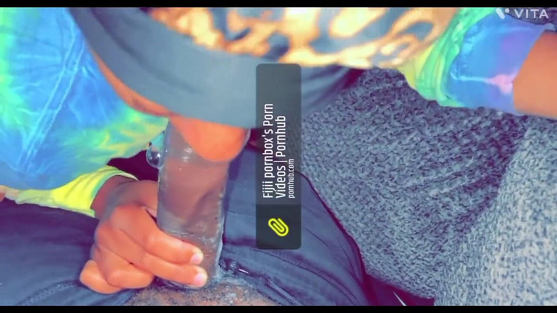 Fijii pornbox: Ateşli kız ekstra para için adamların evini temizledikten sonra götten...