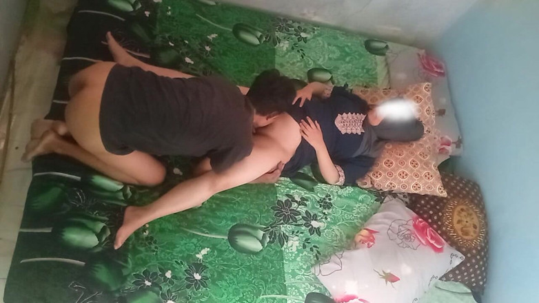 Famly sex: Lamber a até que ela suspira bem