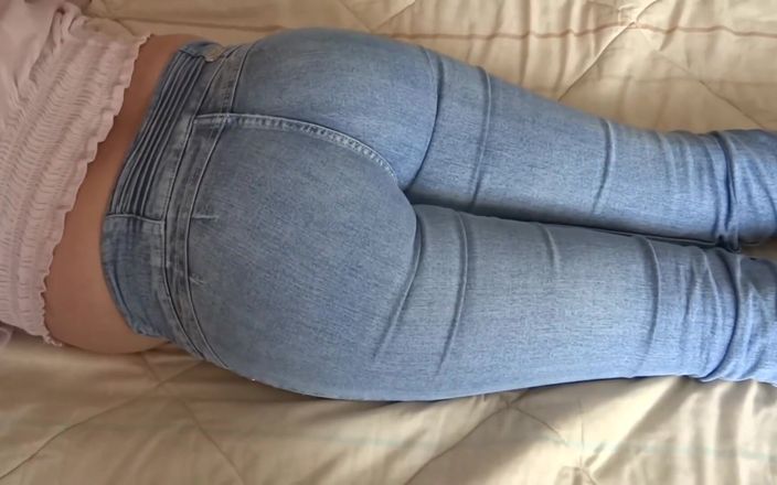 Ardientes 69: Regardez mon gros cul avec le jean et le jean...