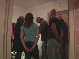 German Amateur: Две сексуальные телочки делят один жесткий член