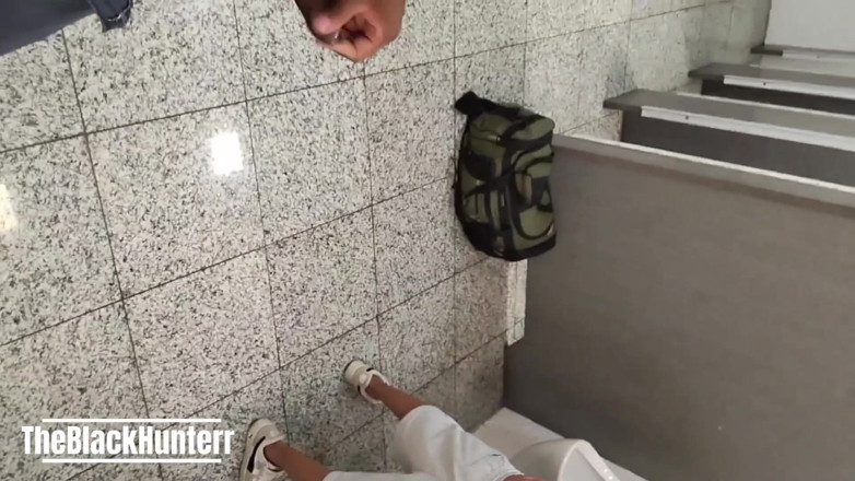 TheBlacKHunterr: mere baajaar se nikalne ke baad baathroom men mera dost