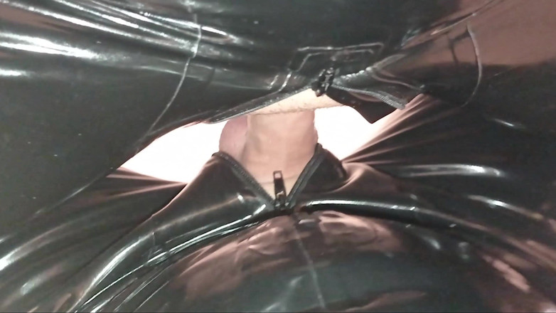 Latex Danielle: Otrok Celý V Latexu Se O Mě Musel Pěkně Postarat,...