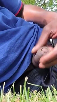 Nata4sex büyük siyah yarağımı okşuyor açık havada edepsiz konuşma boşalma