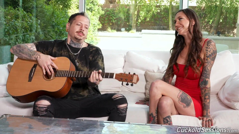 Cuckold Sessions: Rocky Emerson bekommt einen interracial doppelpenetration mit ihrem cuck-beobachten