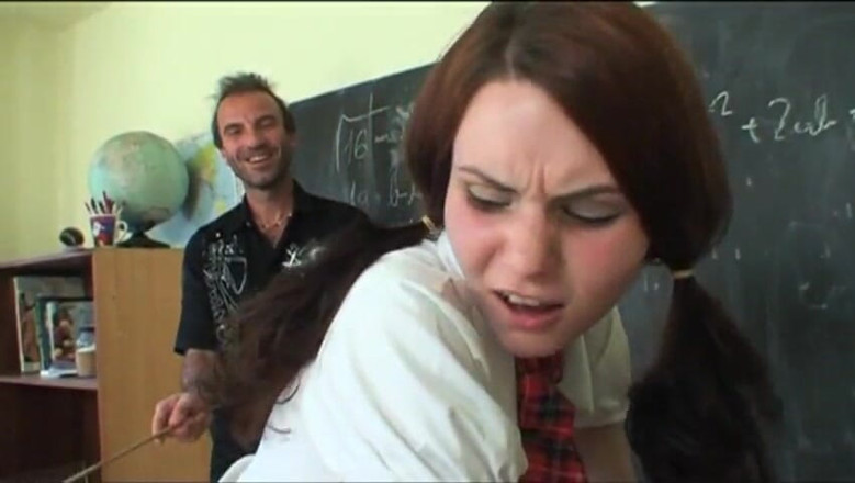 Young Sinner: Zralý penis v sexy studentce v uniformě. Mrdka v puse