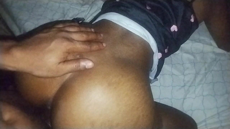 Island Bratz: 후배위 스타일로 섹스하는 큰 엉덩이 의붓딸