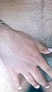Maari lagi asik nyepong dan ngentot kontol pria kulit hitam sampai crot di mulut