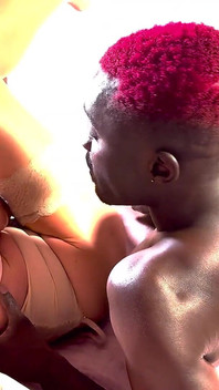 Andi james si istri bahenol ngentot kontol besar pria kulit hitam atlas steele dengan ganas - dia mengambil alih memek sempitnya!