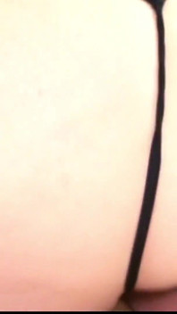 Il giovane ragazzo fa sesso con la sua matrigna matura - la scopa duro