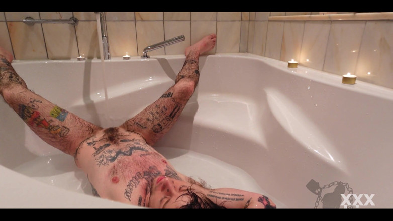 Xxx skips: Ftm bertatu dalam bilik mandi! Pepek merah jambu XXX Skips...