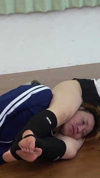 Punishment by Female College Teacher, Facesitting, Stomping on, Thigh-squeezing Male Student Who Doesn't Take Class Seriously
