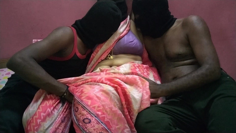 Benita sweety: व्यभिचार करवाने वाला पति जोड़ा हॉट स्तन चूसते हुए चूत चाटता है