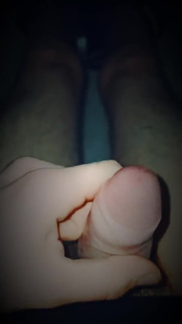 Glassofsperm: Náctiletý chlapec si hraje se svým penisem a koulemi až...