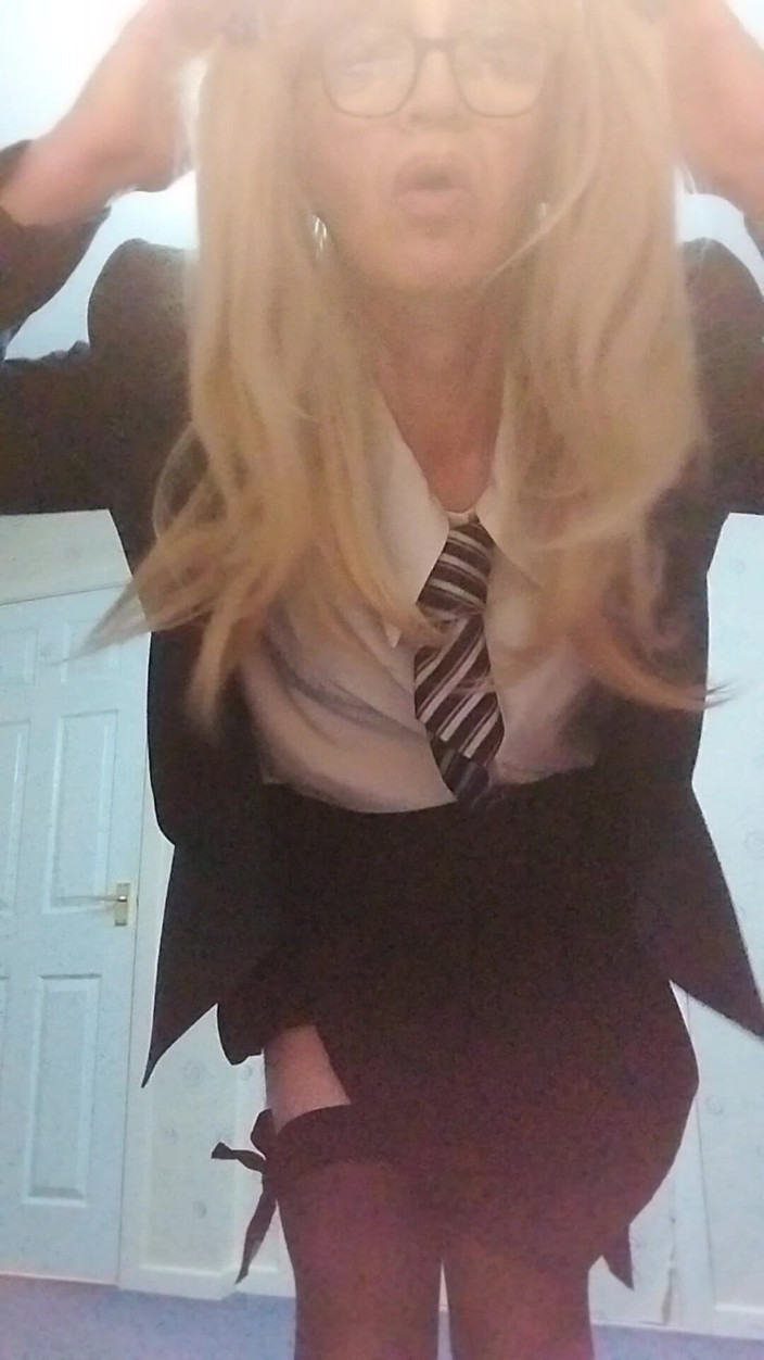 Cindy Belfast: Cindy älskar sin uniform