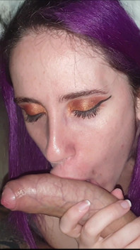 A Little Vixen Wants to Do a Good Blowjob
