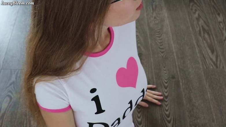 Lacey Bloom: Trekant med styvpappa och pojkvän 10:56