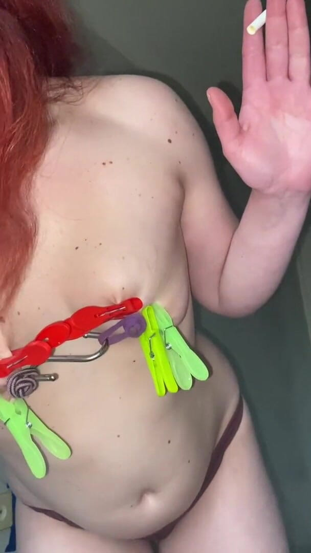 Elena917: Nipple play while masturbation