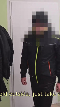 Heteroseksüel evli yükleyici işçi sakso çekmeye ikna oldu