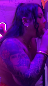 Bailey Boston e Kennedy Starling compartilham dotado branco no Gloryhole