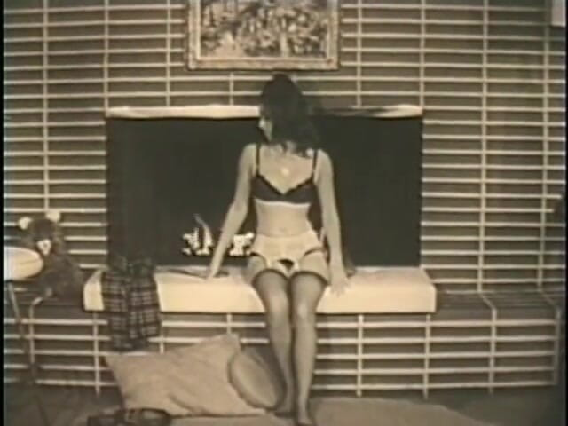Vintage Usa: La sexy signora degli anni sessanta mostra il suo fascino